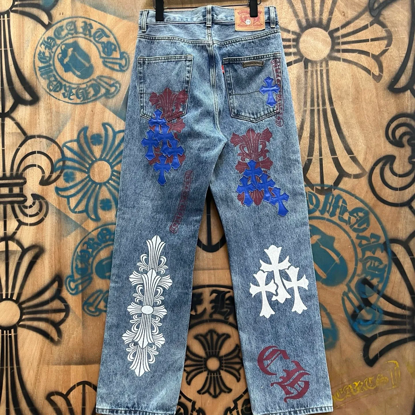 P610 Chrome Hearts Limited Series New City Limited Jeans Chrome Hearts City Limited Jeans vintage levis American made 501 505 517 base remake Levi's American 501 base imported sheepskin 925 silver remake Customers provide waist and pants length or height and weight. The studio will select the most suitable base for you to remake. There are many people doing remakes in the market. Don't belittle or comment. The difference is visible to the naked eye. See and compare for yourself #CHROME HEARTS Unisex style
